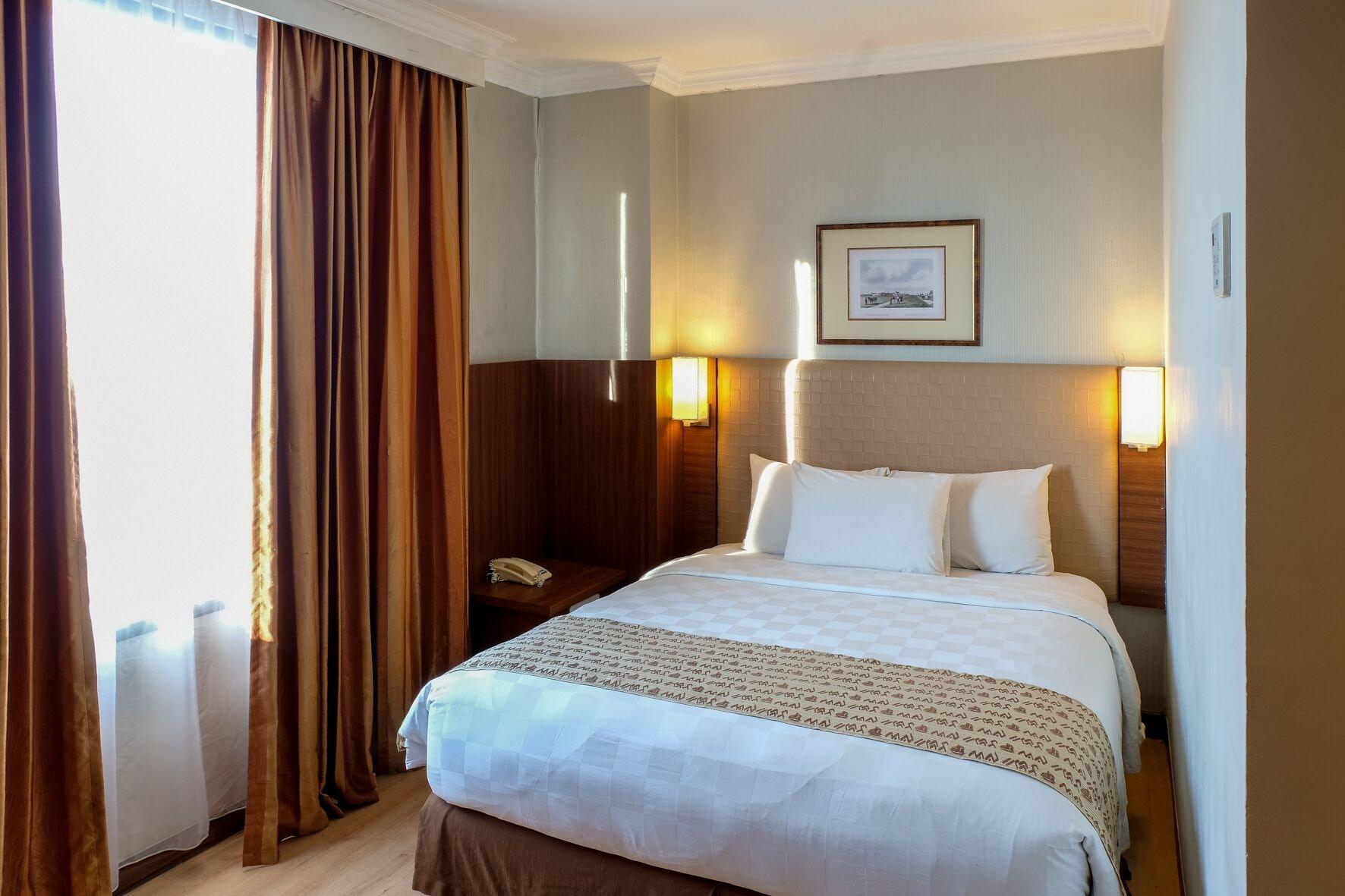 Almadera Hotel Makassar Buitenkant foto