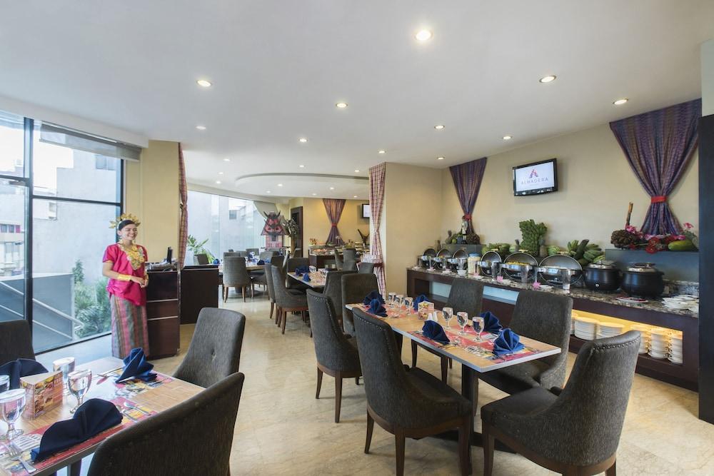 Almadera Hotel Makassar Buitenkant foto