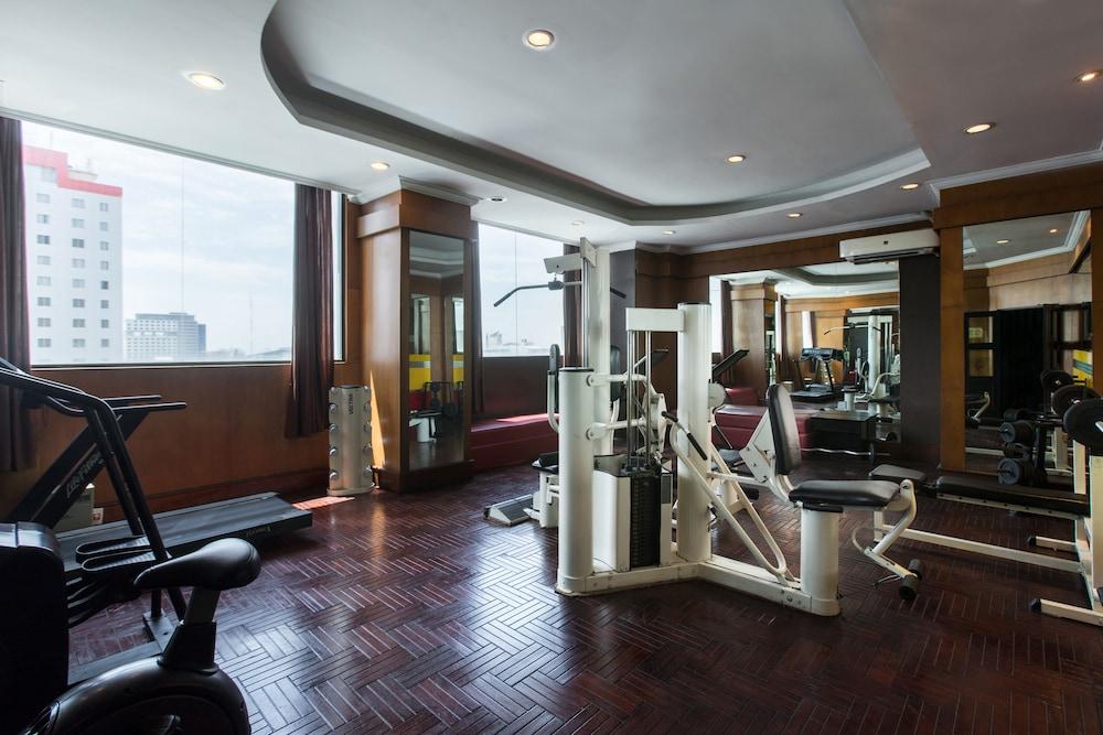 Almadera Hotel Makassar Buitenkant foto