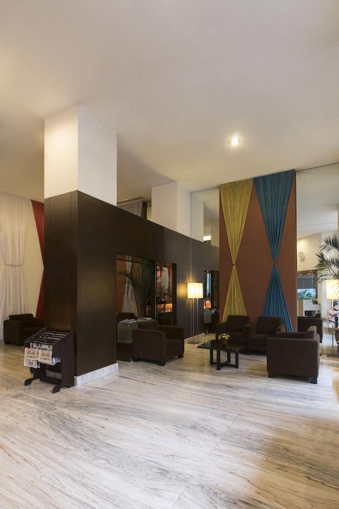 Almadera Hotel Makassar Buitenkant foto