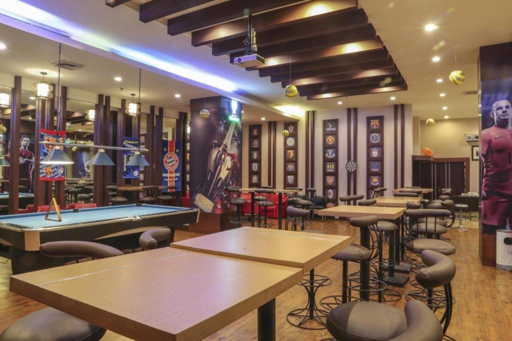 Almadera Hotel Makassar Buitenkant foto