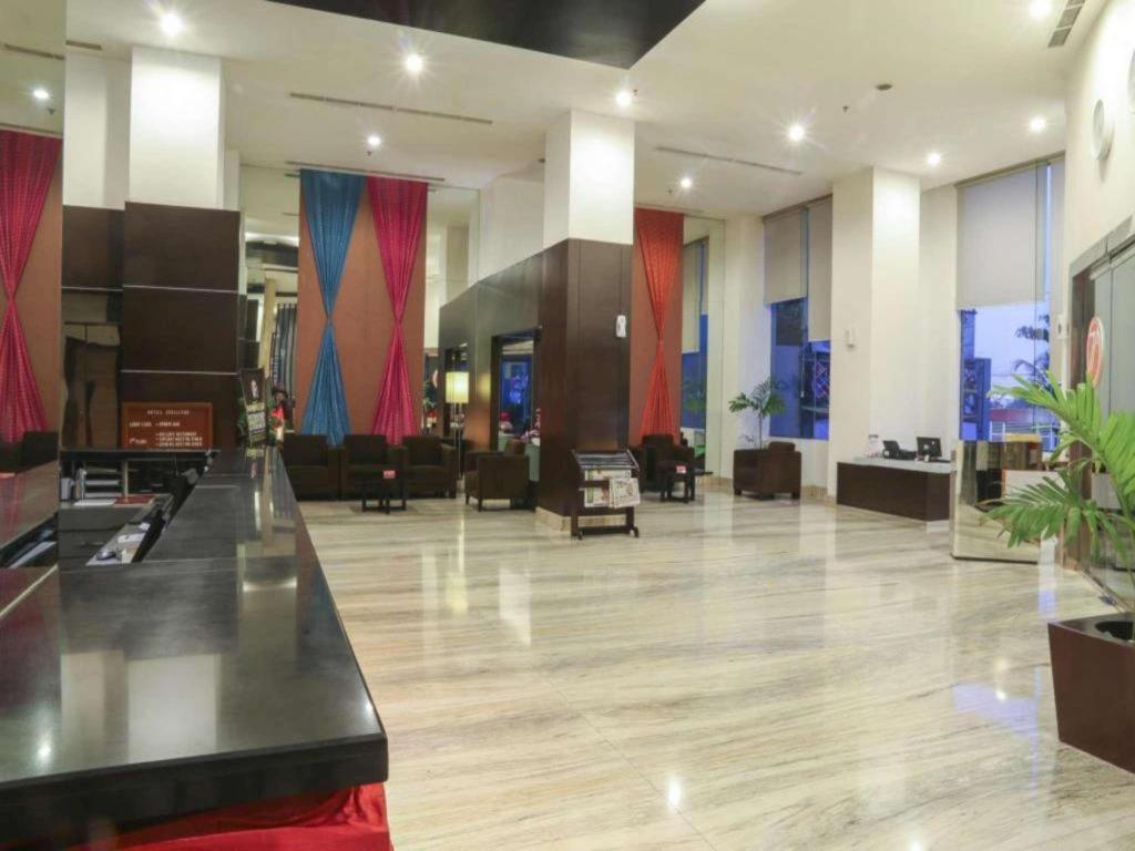 Almadera Hotel Makassar Buitenkant foto