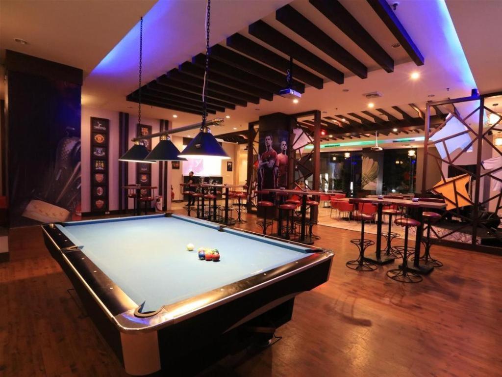 Almadera Hotel Makassar Buitenkant foto