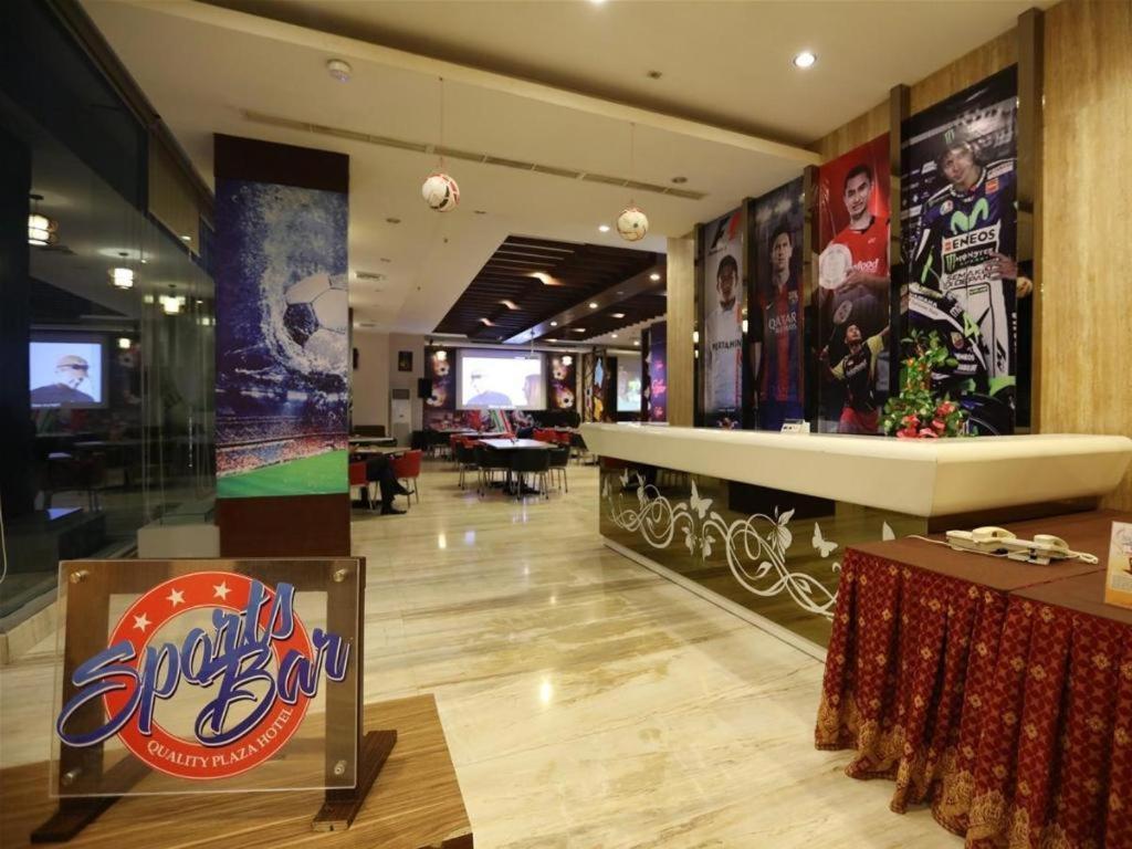 Almadera Hotel Makassar Buitenkant foto