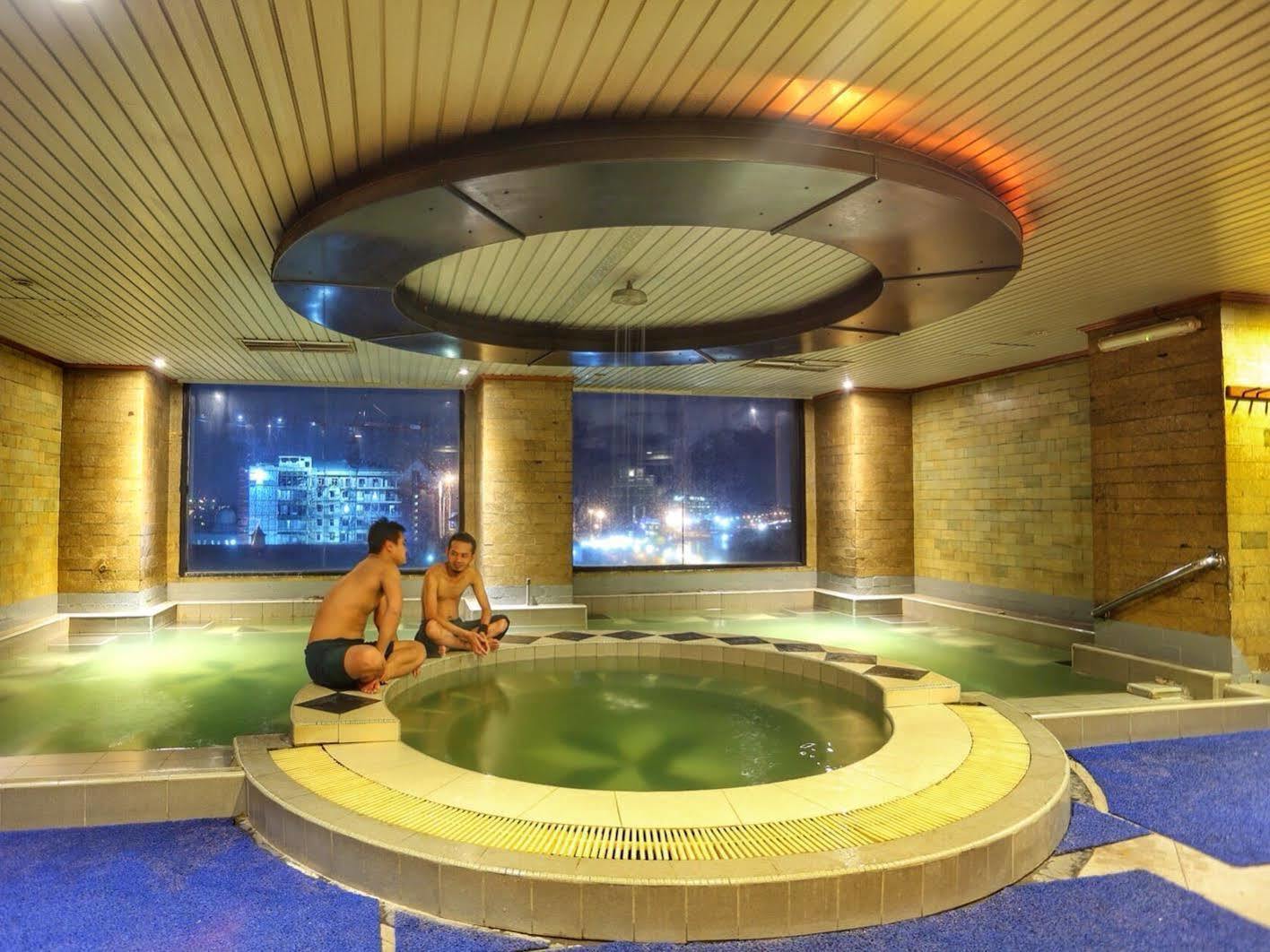 Almadera Hotel Makassar Buitenkant foto