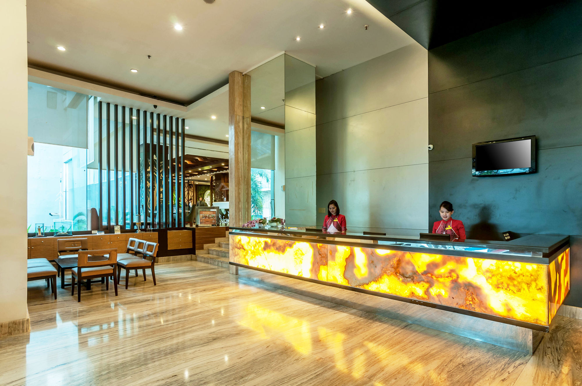 Almadera Hotel Makassar Buitenkant foto