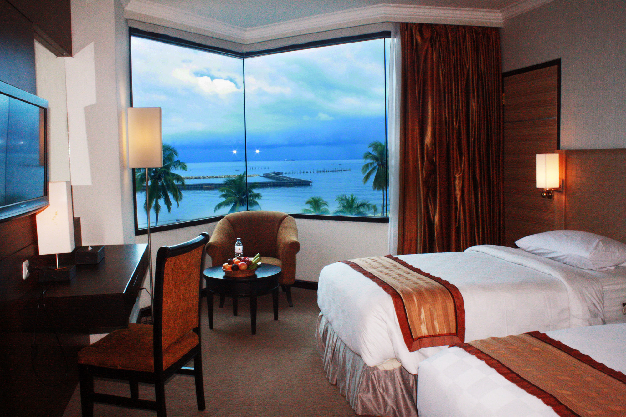 Almadera Hotel Makassar Buitenkant foto