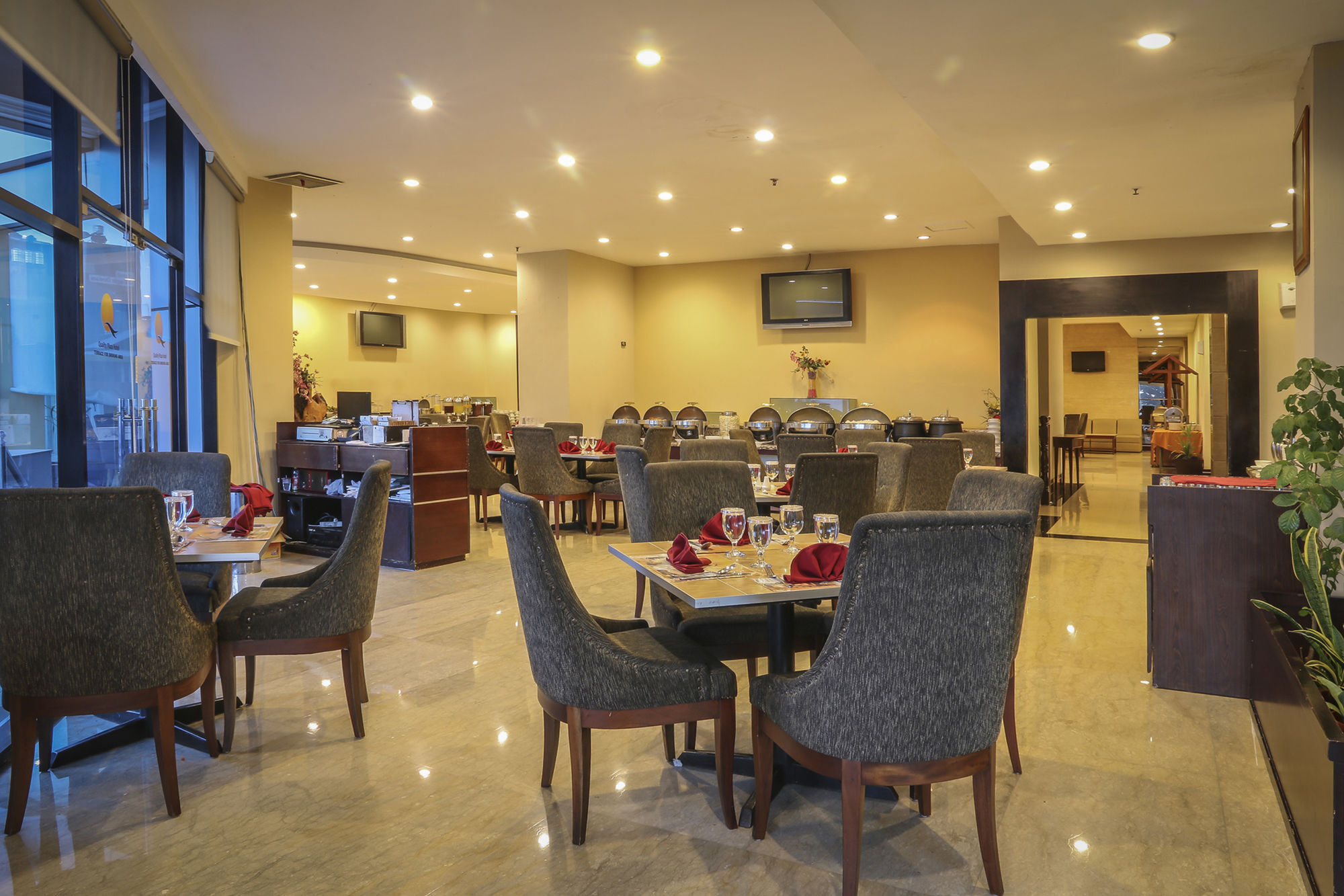 Almadera Hotel Makassar Buitenkant foto