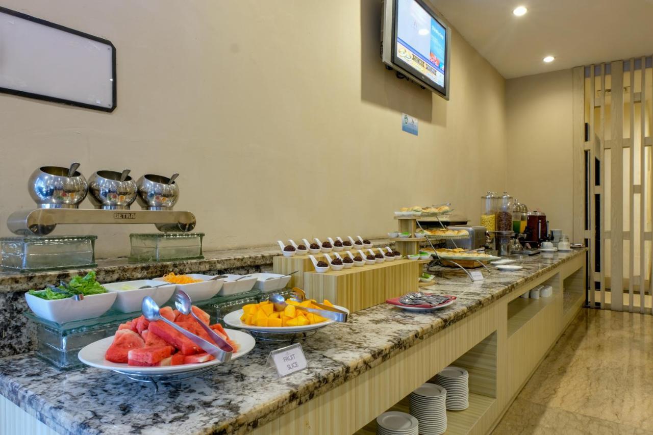 Almadera Hotel Makassar Buitenkant foto