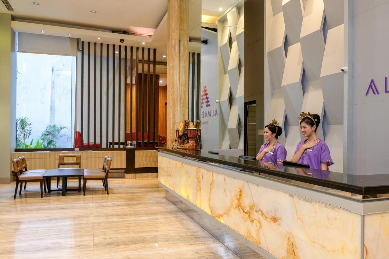 Almadera Hotel Makassar Buitenkant foto